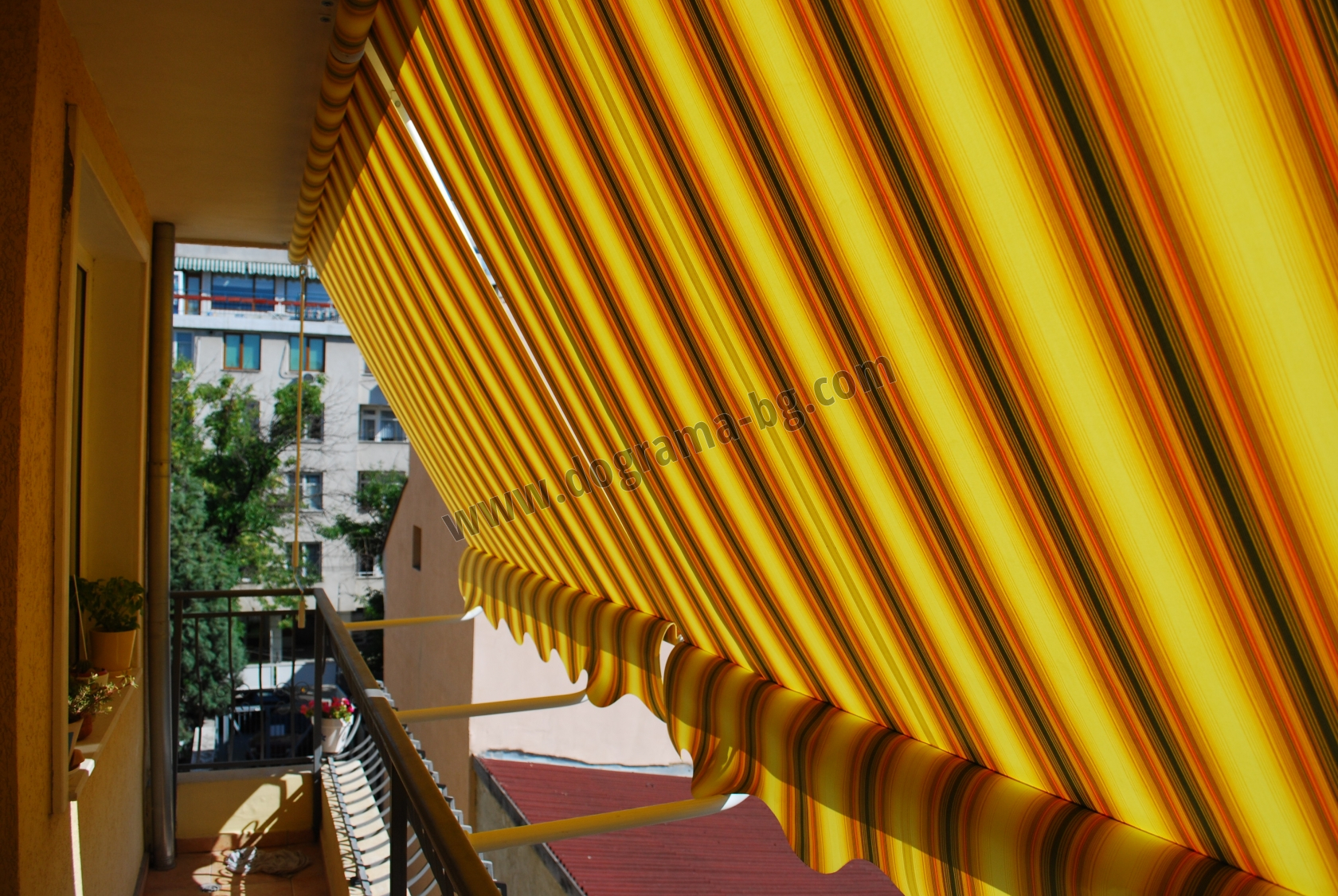 Балконски сенник Сенник с ширина 300см, височина до 200см, плат PARA. Без включен монтаж.